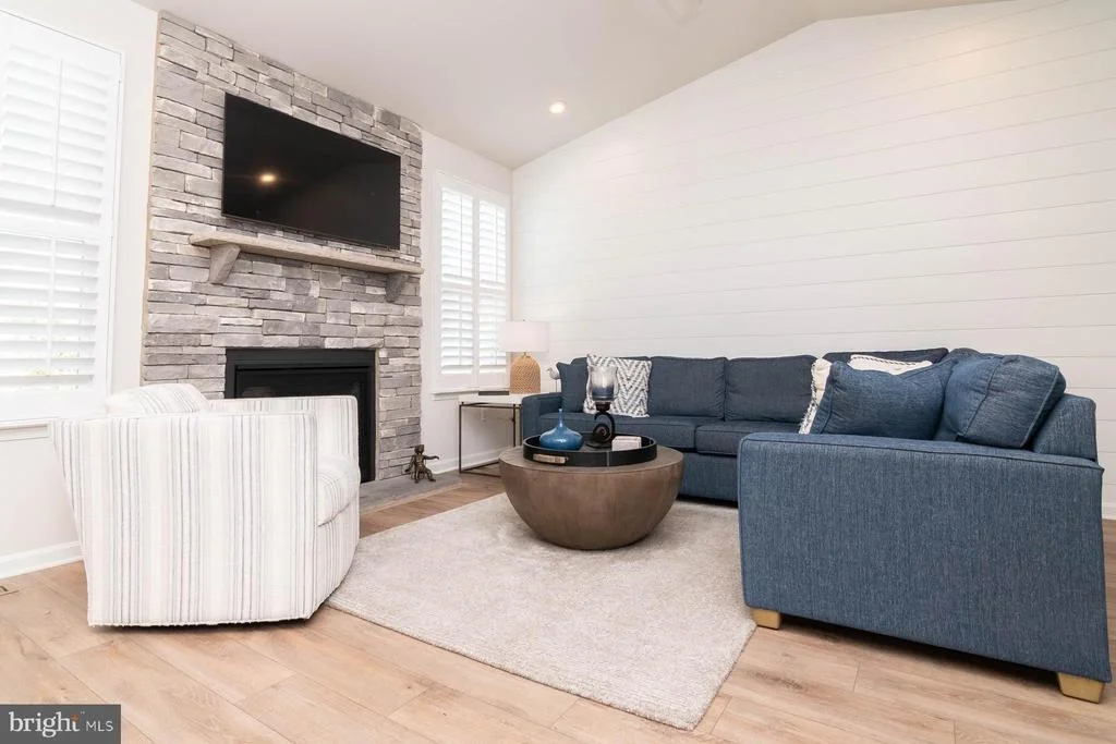 Photo of 25087 TREEVIEW LANE