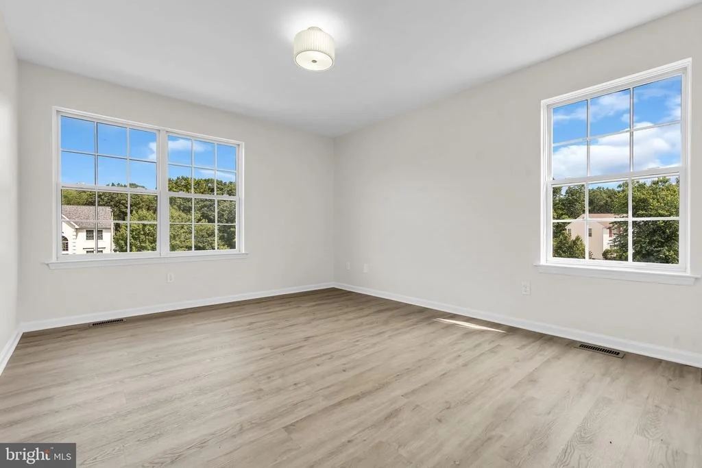 Photo of 1055 HUNTINGDON DRIVE