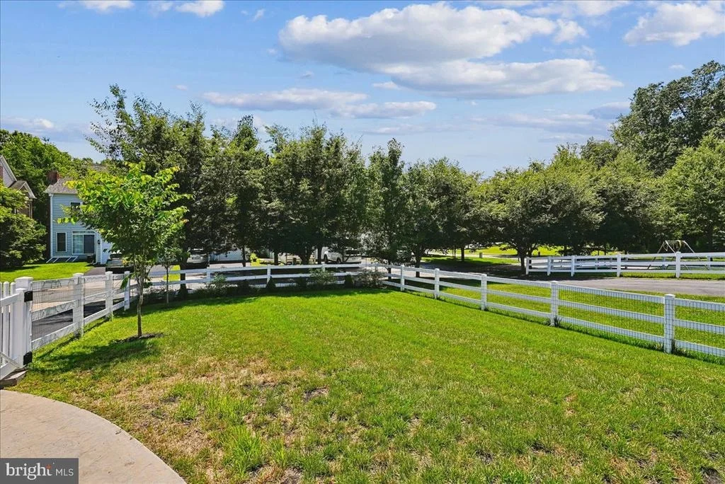 Photo of 41305 WINDYBUSH DRIVE