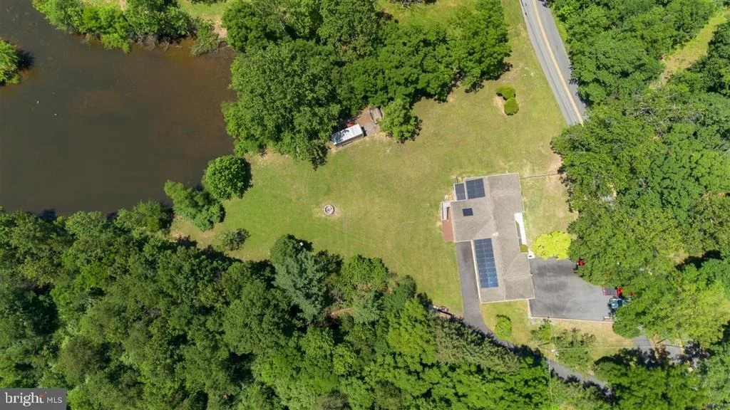 Photo of 1618 EAGLE SCHOOL ROAD