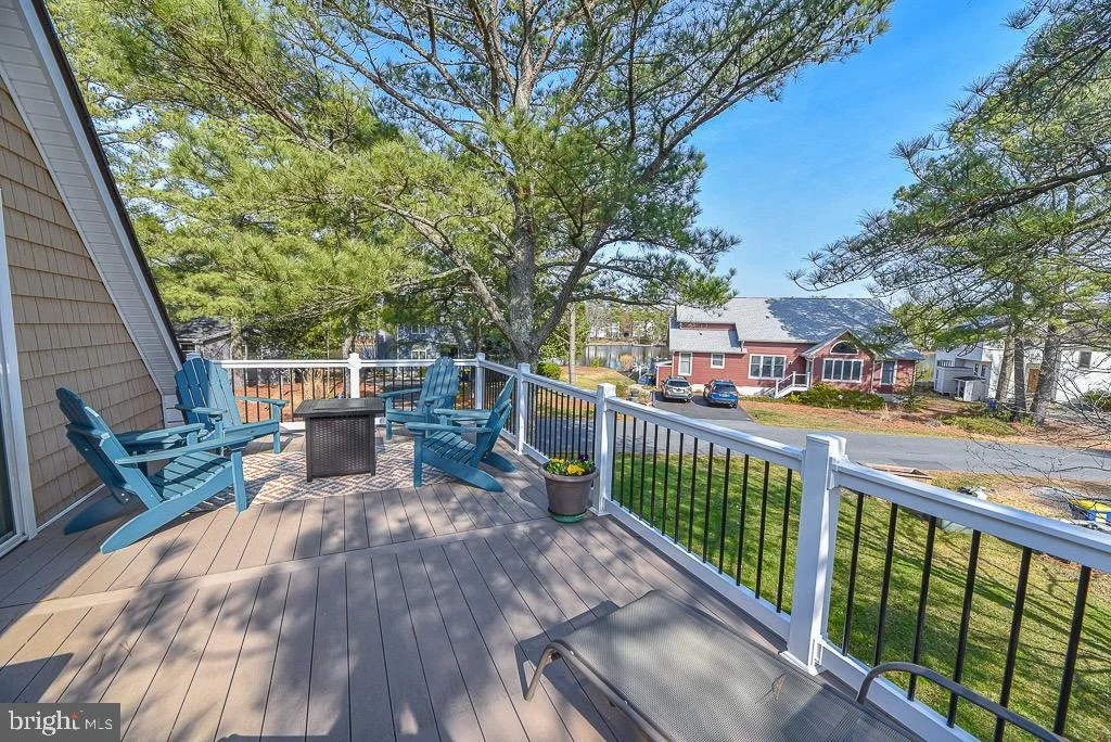 Photo of 956 LAKE VIEW DRIVE