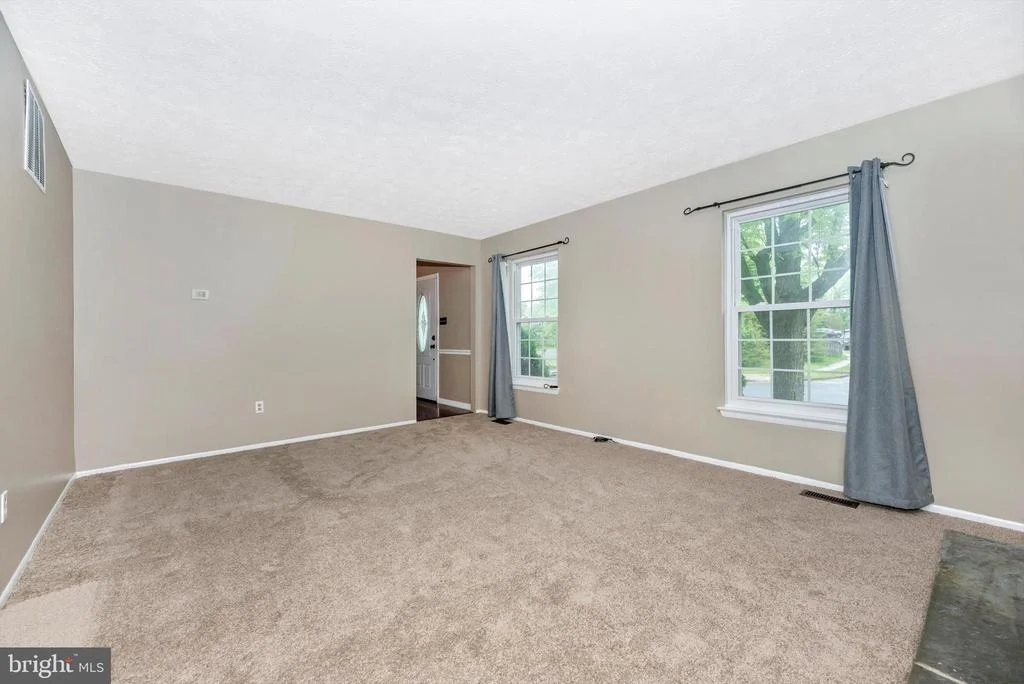 Photo of 484 HILLCREST DRIVE