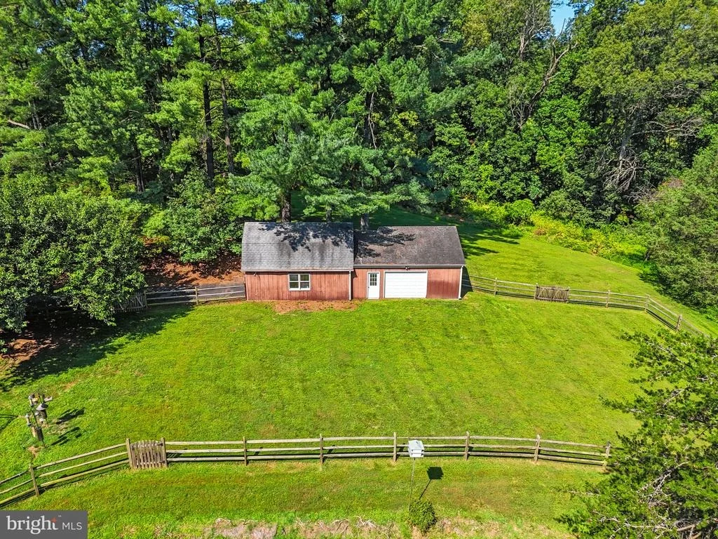Photo of 9200 FALLS RUN ROAD
