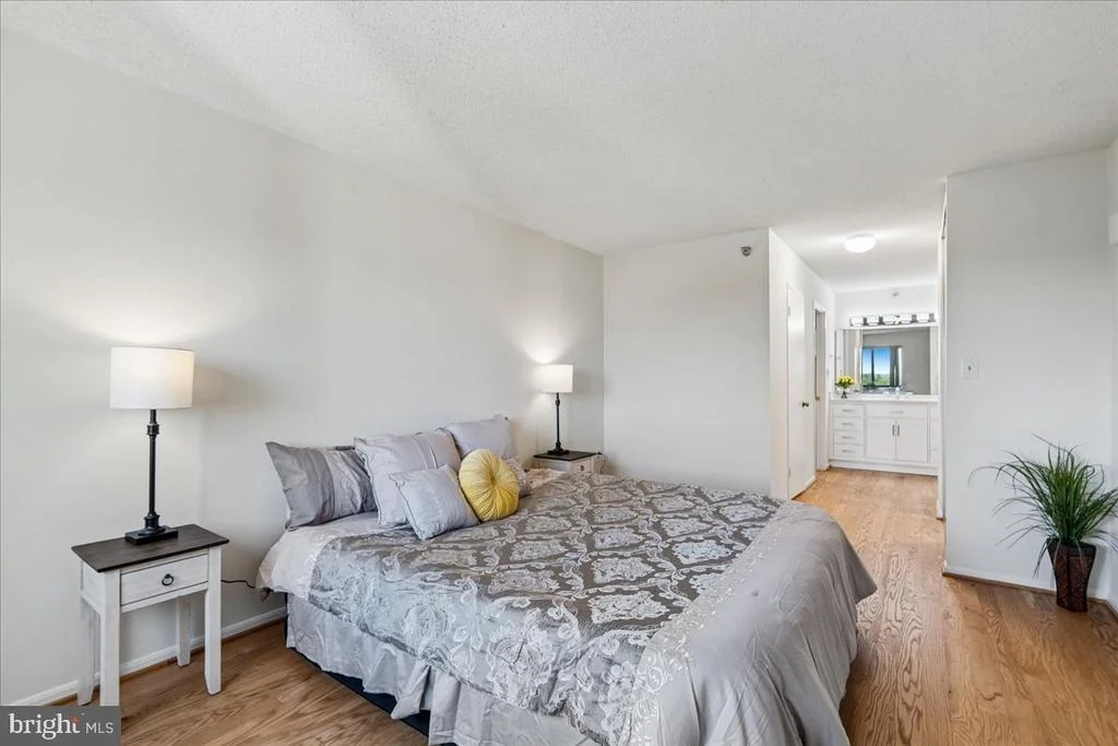 Photo of Unit 3901 at 15115 INTERLACHEN DRIVE