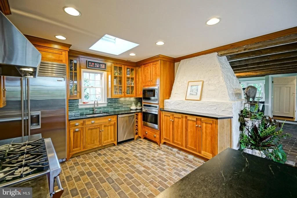 Photo of 558 PILOTTOWN ROAD