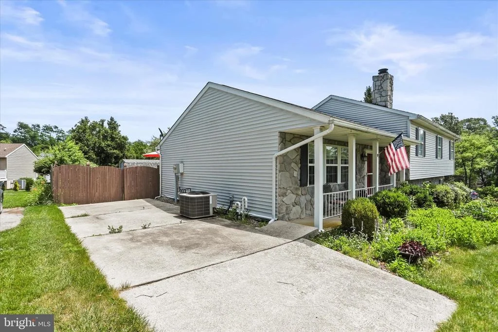 Photo of 17 ECKER AVENUE