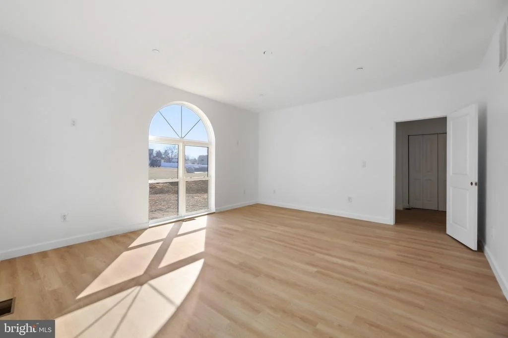Photo of 8325 GROVE ANGLE ROAD