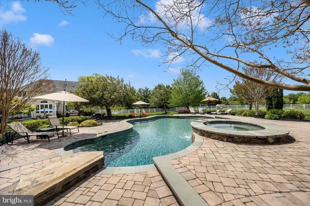 Photo of 6170 CHALLEDON CIRCLE