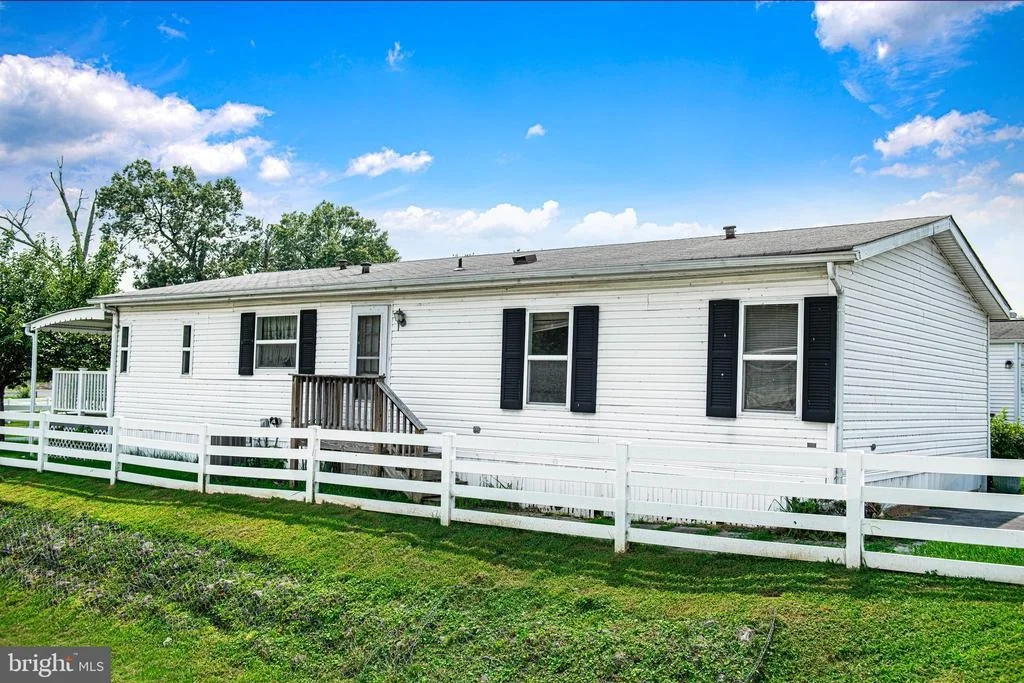 Photo of 107 LARIAT ROAD
