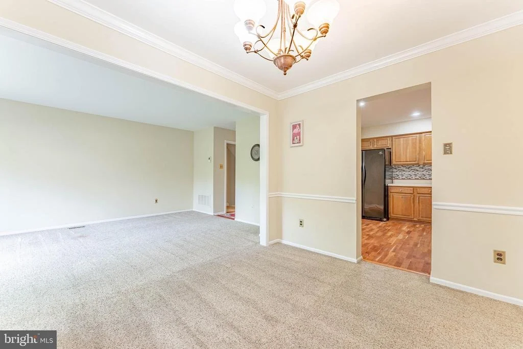 Photo of 11 CHATEAU CIRCLE