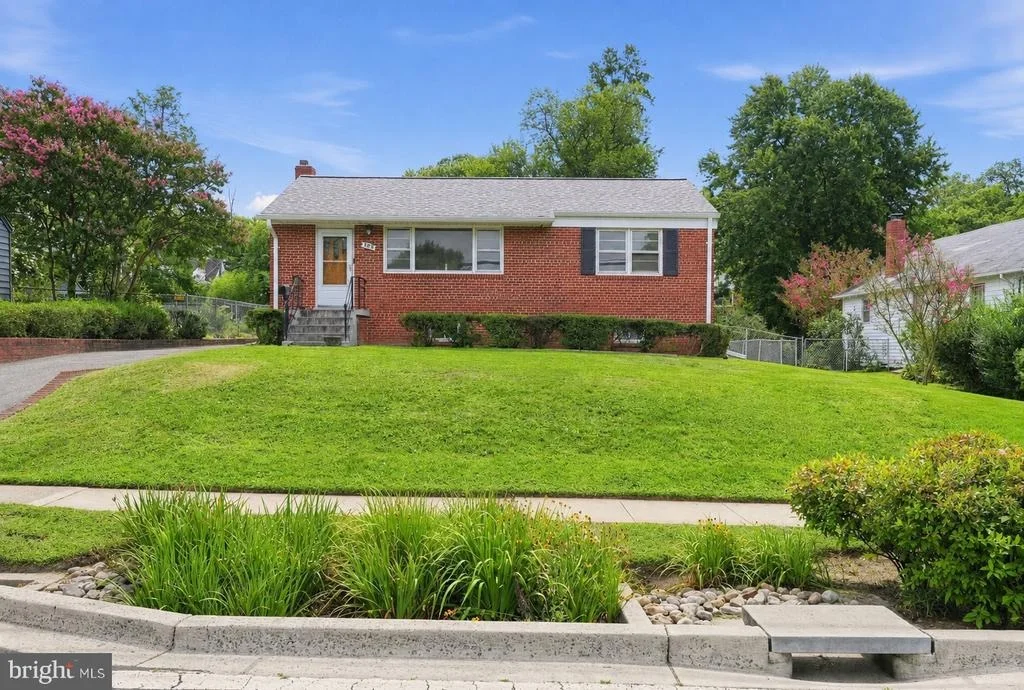 Photo of 728 DENNIS AVENUE