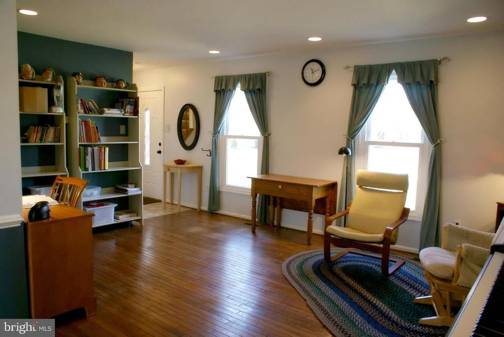 Photo of 180 STONEYBROOK COURT