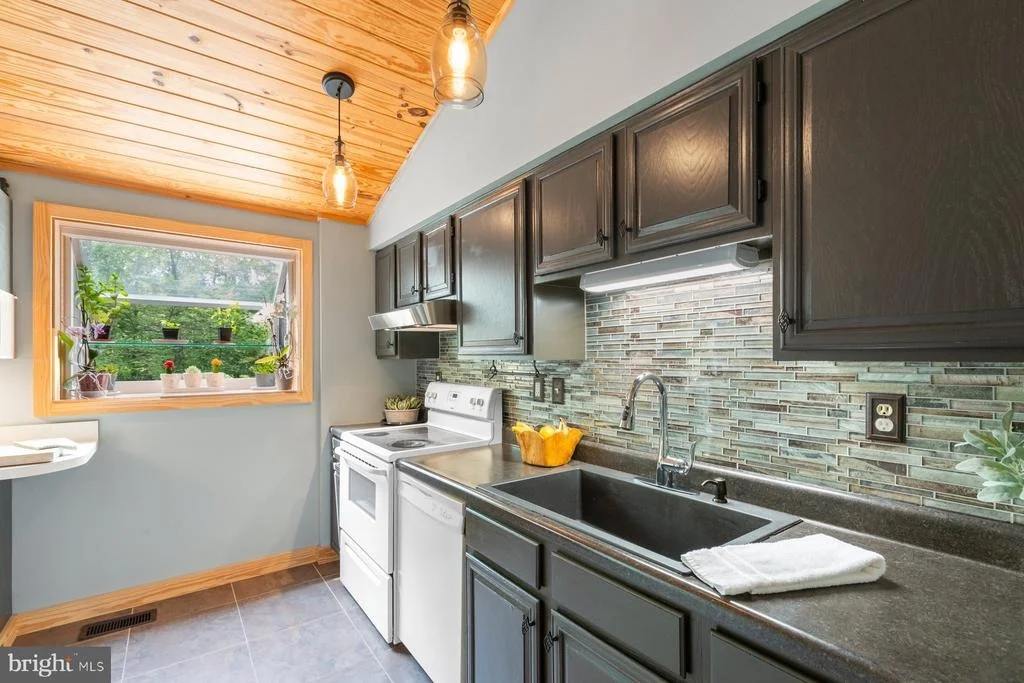 Photo of 1437 FAIRBANKS DRIVE