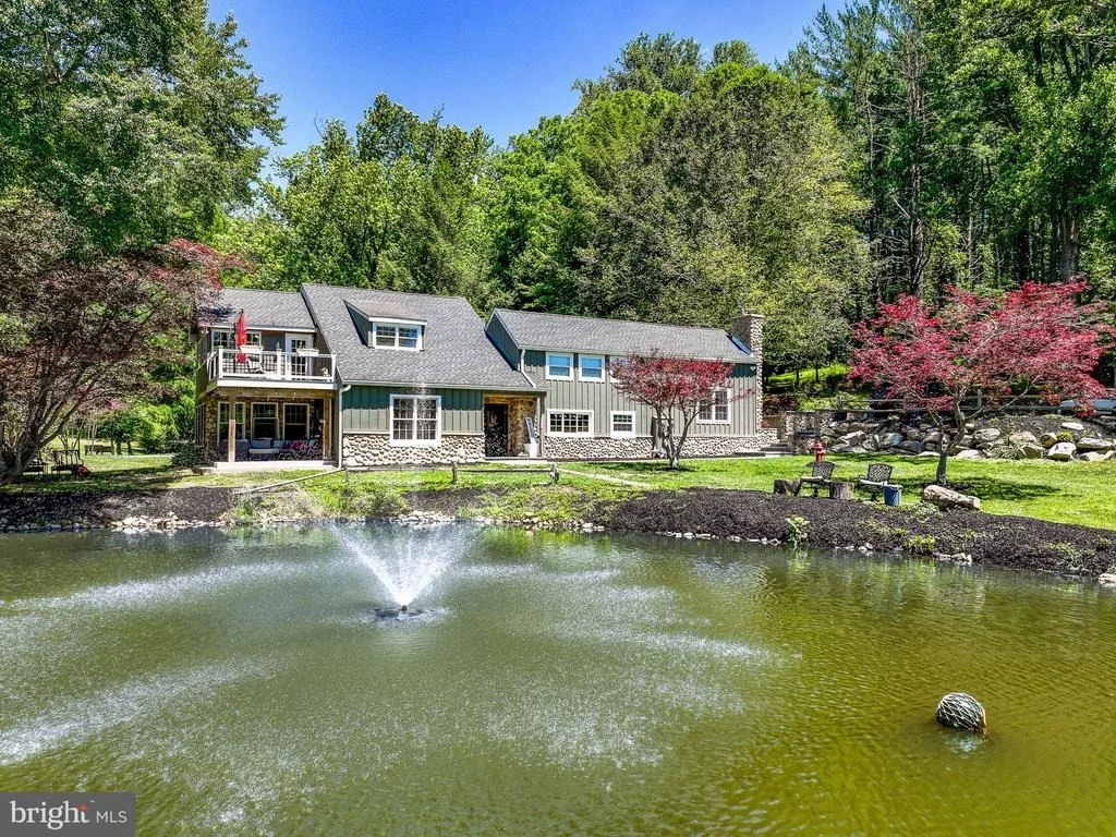 Photo of 2310 PUTNAM ROAD