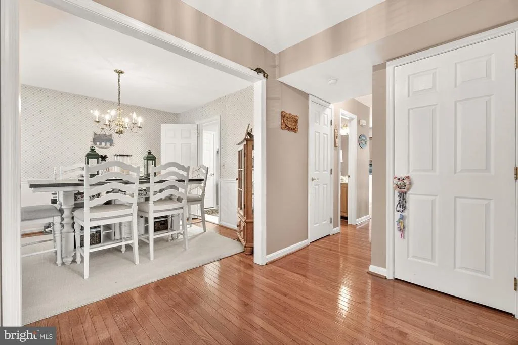 Photo of 2094 E GREENLEAF DRIVE
