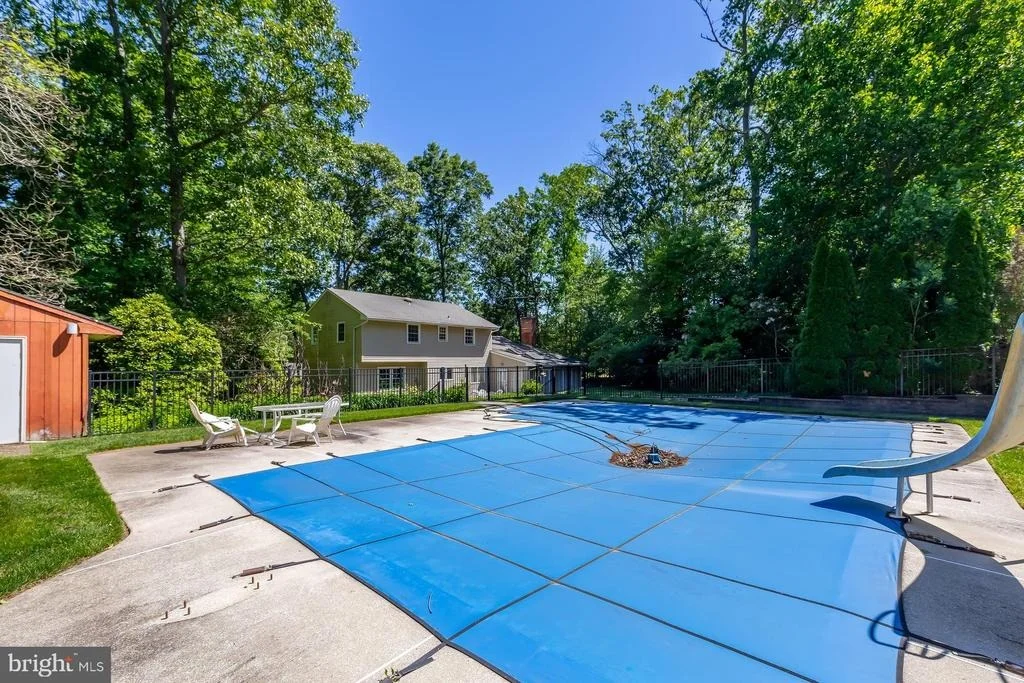 Photo of 73 COLONIAL TERR