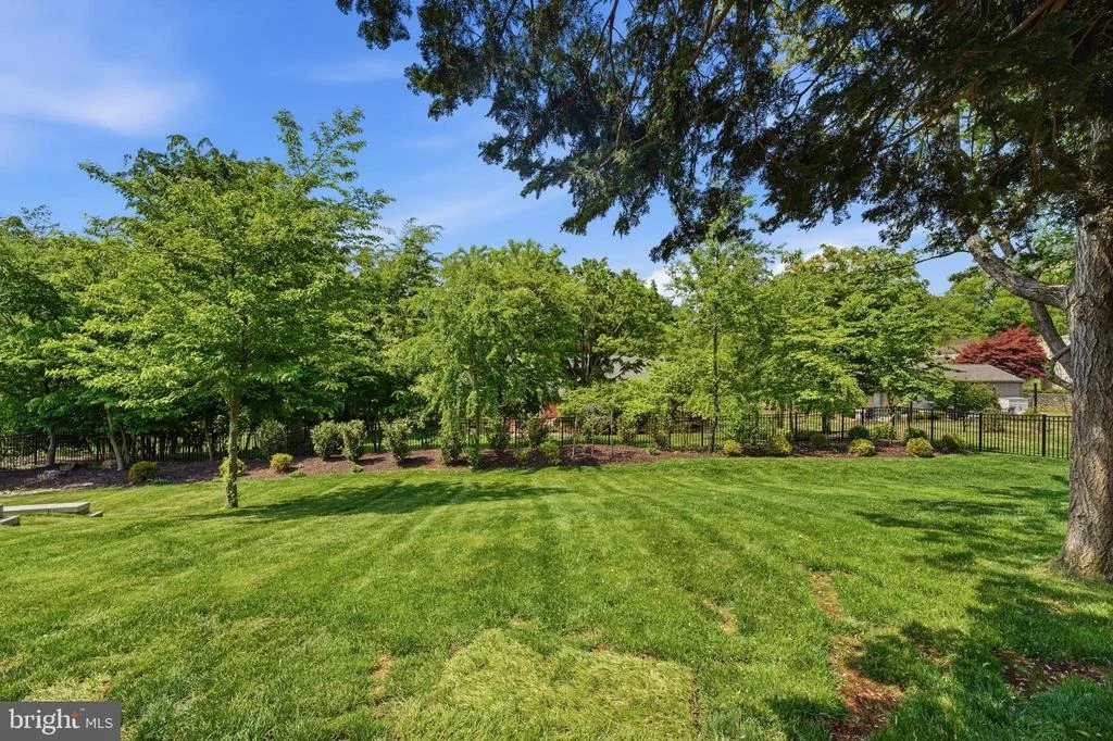 Photo of 15108 CENTERGATE DRIVE