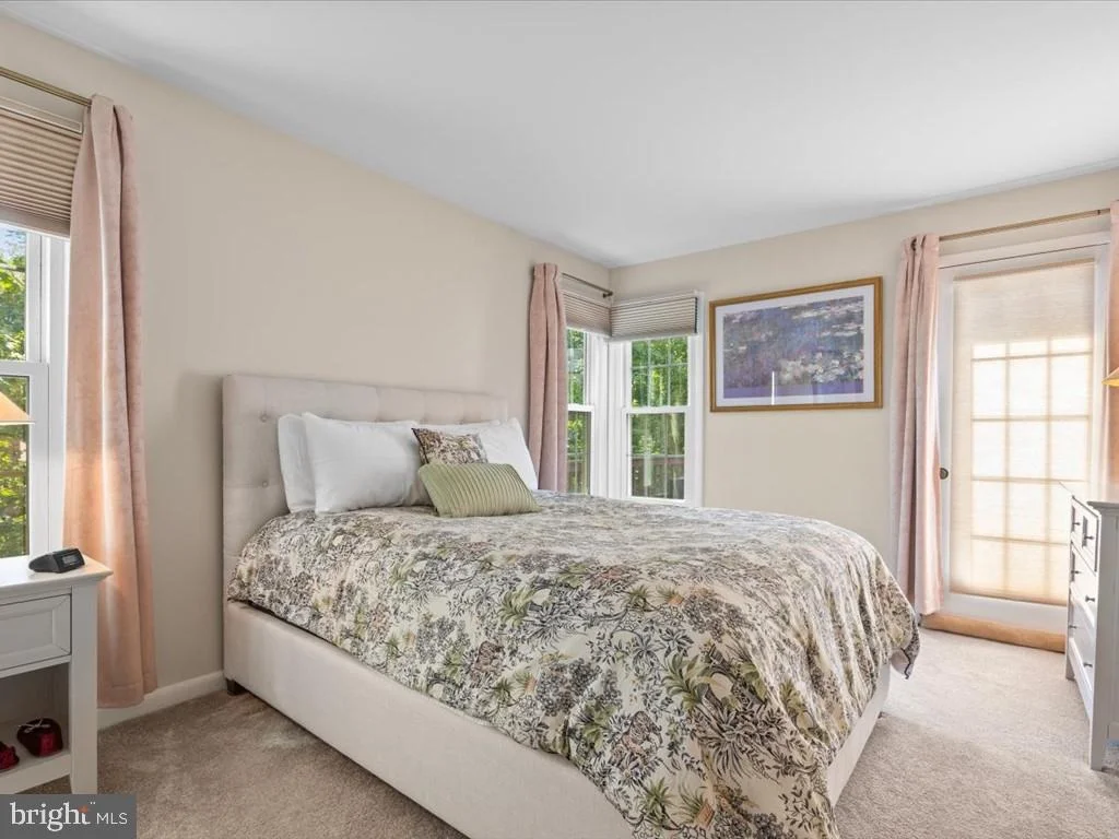 Photo of 15058 HOLLEYSIDE DRIVE