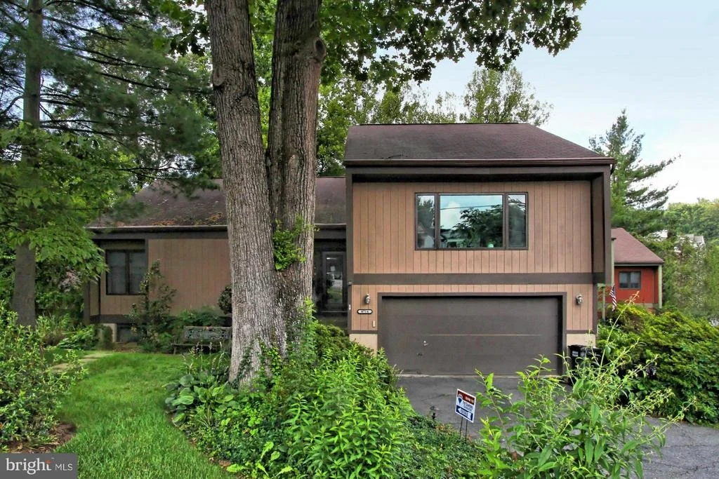 Photo of 8714 CENTER ROAD
