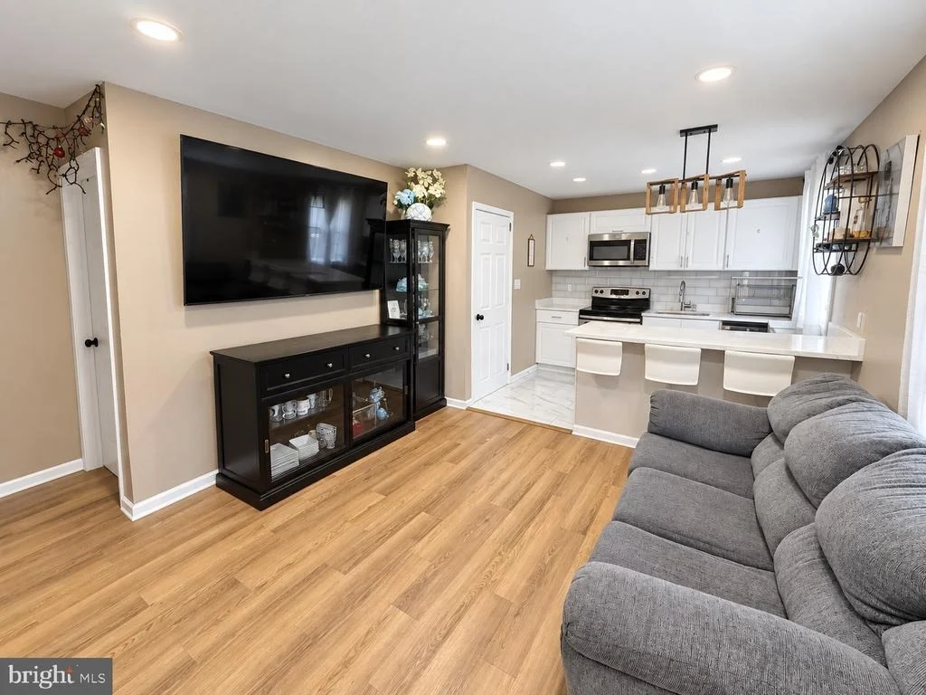 Photo of 6809 LOU LANE