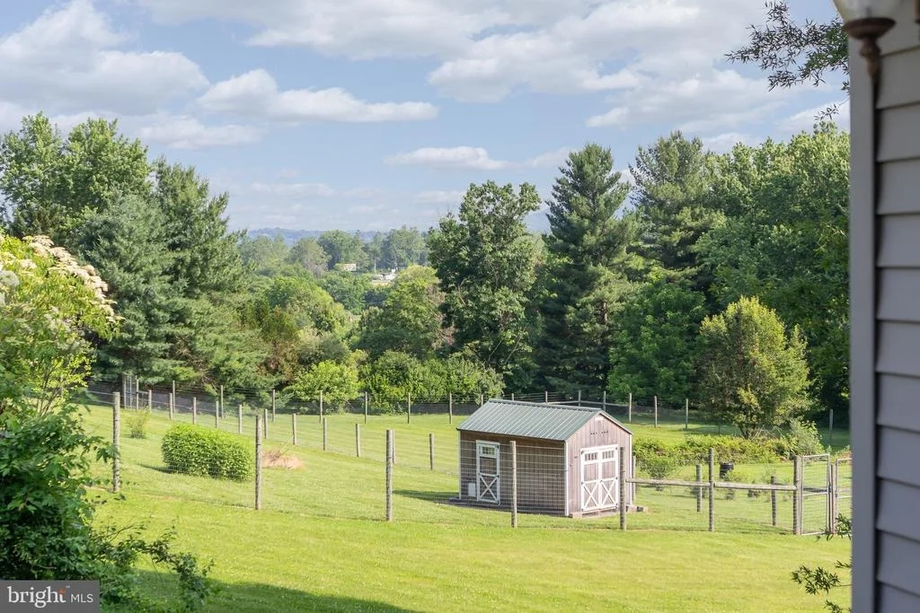 Photo of 8613 HOLLOW ROAD