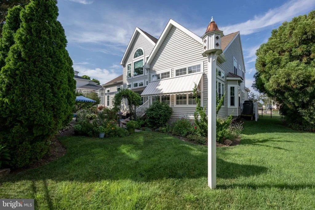 Photo of 123 WEST SIDE DRIVE