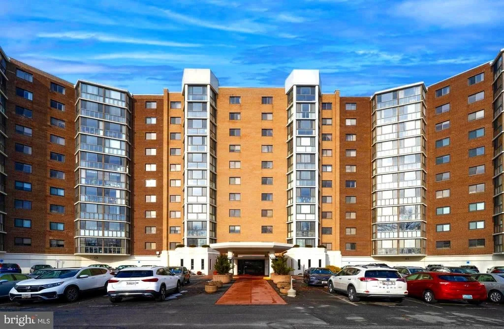 Photo of Unit 3621 at 15115 INTERLACHEN DR