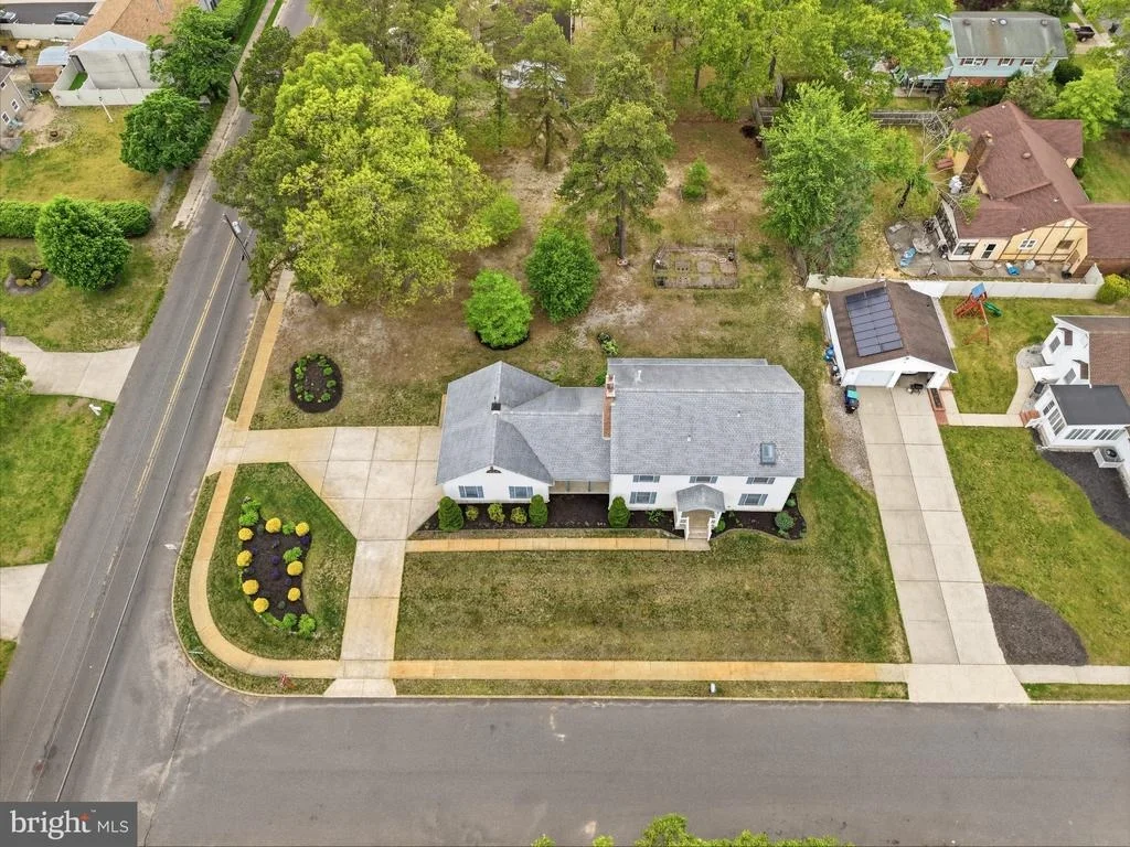 Photo of 1 MOSS VIEW LANE