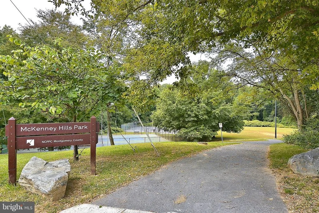 Photo of 2413 CHURCHILL ROAD