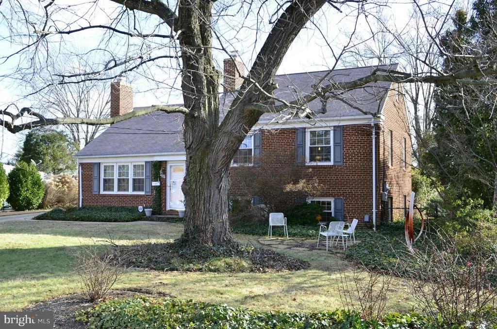 Photo of 4905 BRISTOW DRIVE