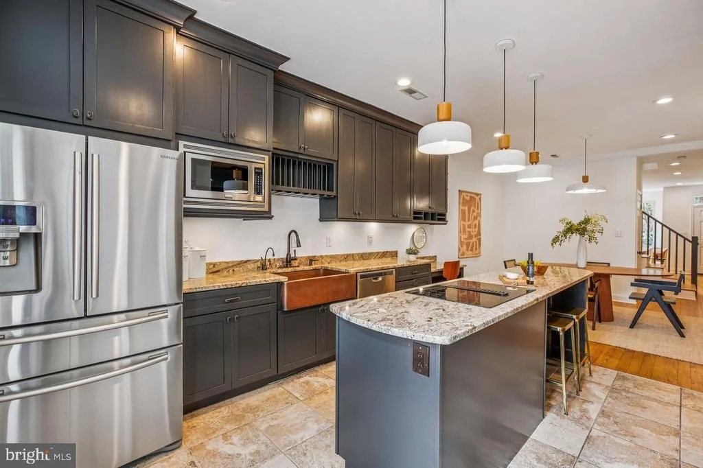 Photo of 1124 G STREET NE