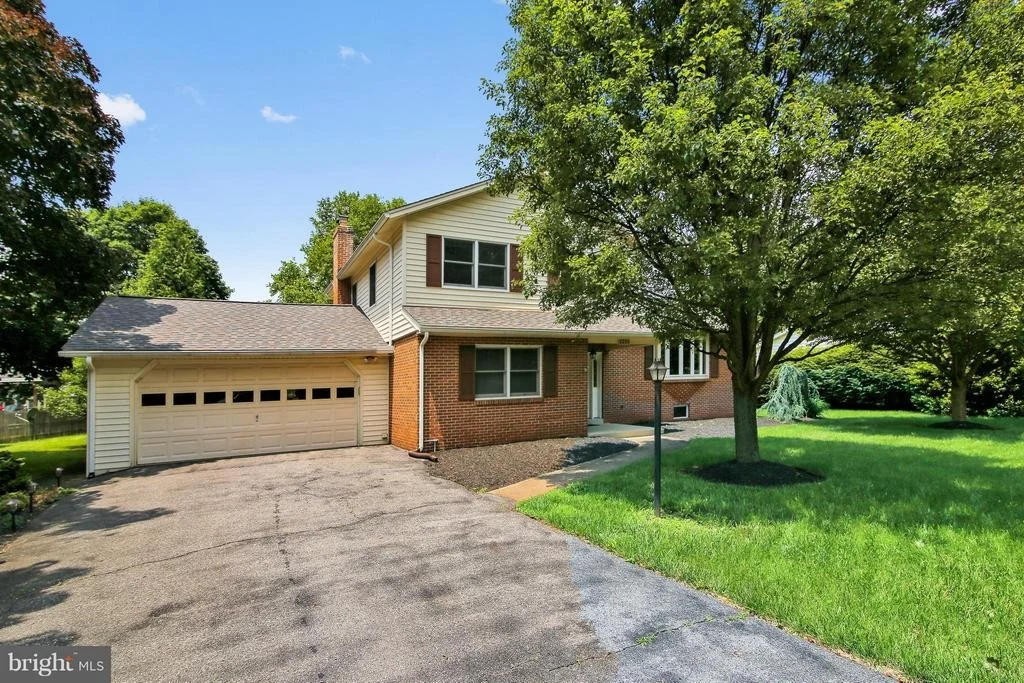 Photo of 8235 GLENDALE DRIVE