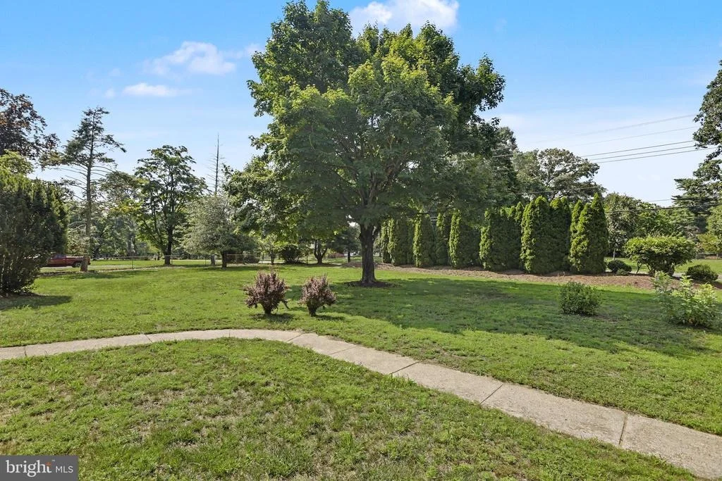 Photo of 2048 BUSTLETON ROAD
