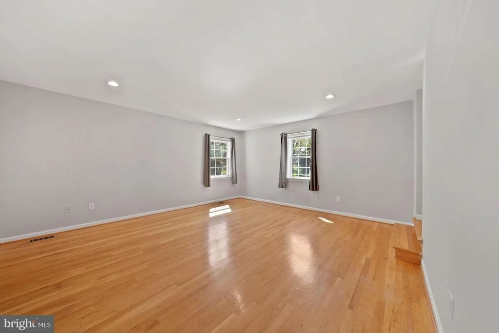 Photo of 1445 LAUREL HILL ROAD