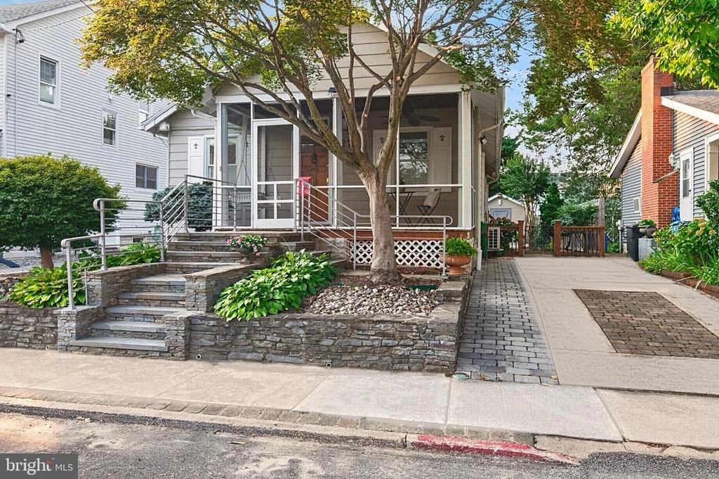 Photo of 122 SMITH AVENUE