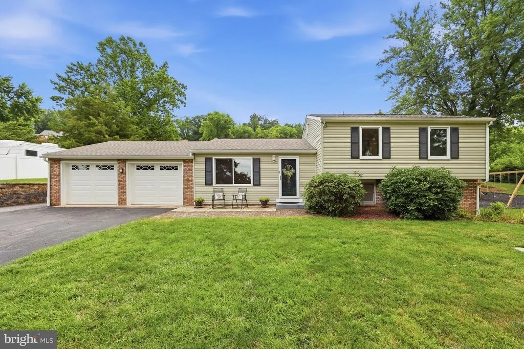 Photo of 6113 ELAINE DRIVE