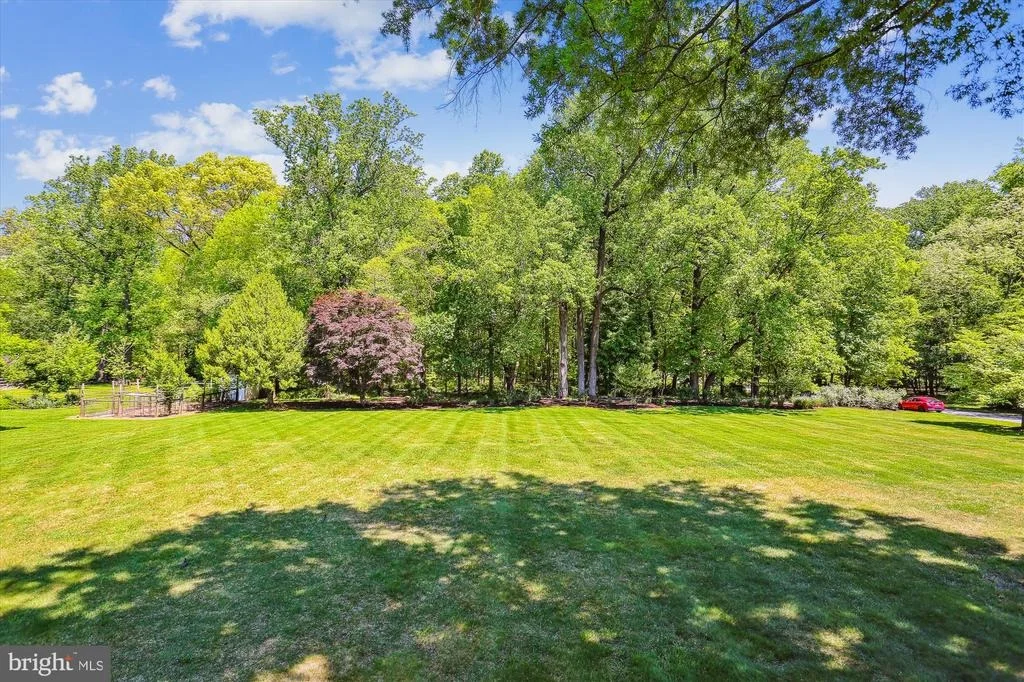 Photo of 18521 AZALEA DRIVE