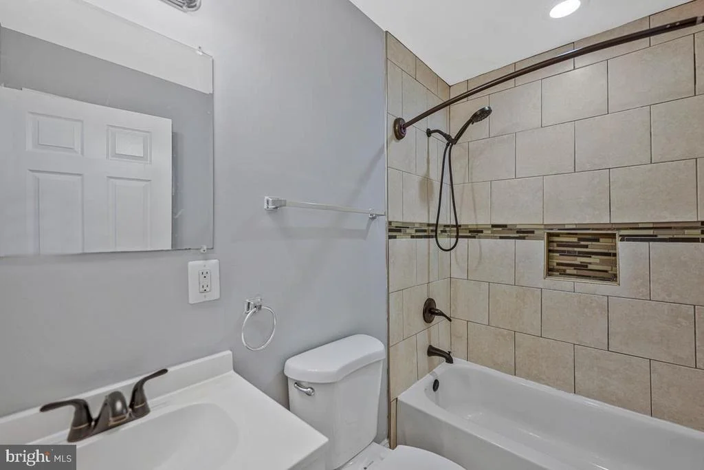 Photo of 409 UNIVERSITY DRIVE