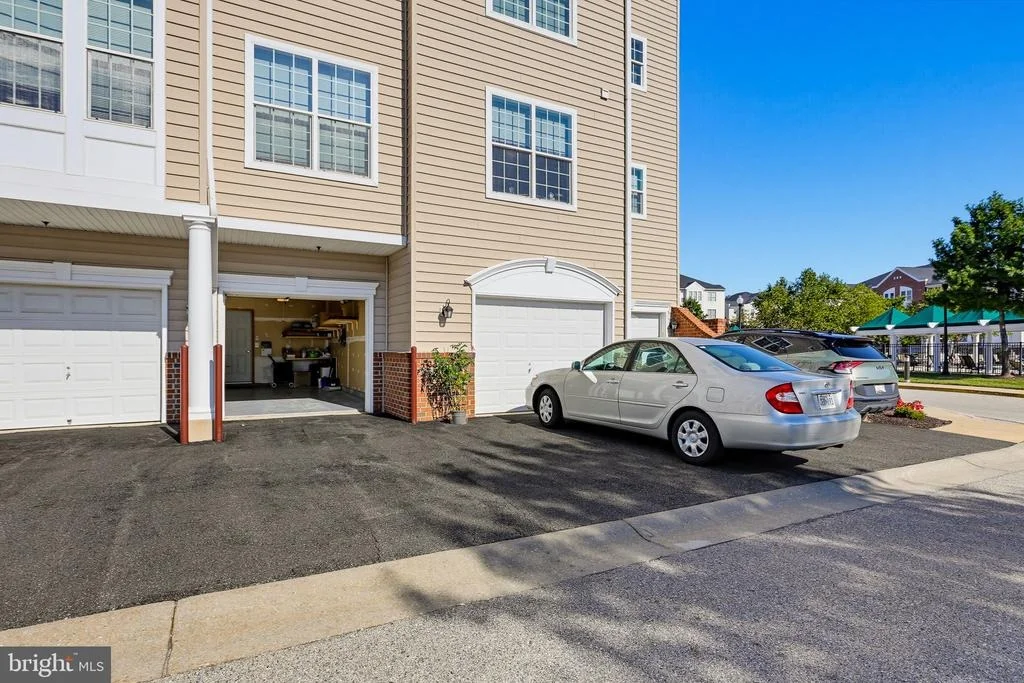 Photo of Unit 304 at 7305 MAPLECREST ROAD