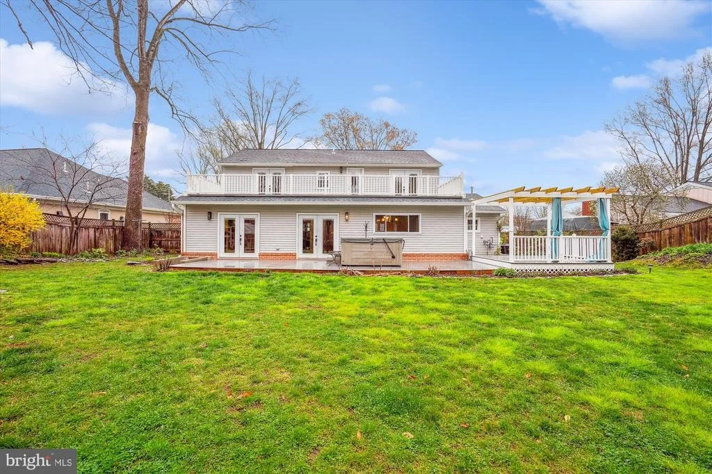 Photo of 5514 INVERCHAPEL ROAD