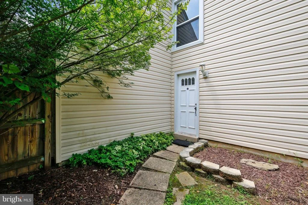 Photo of 2417 NEES LANE