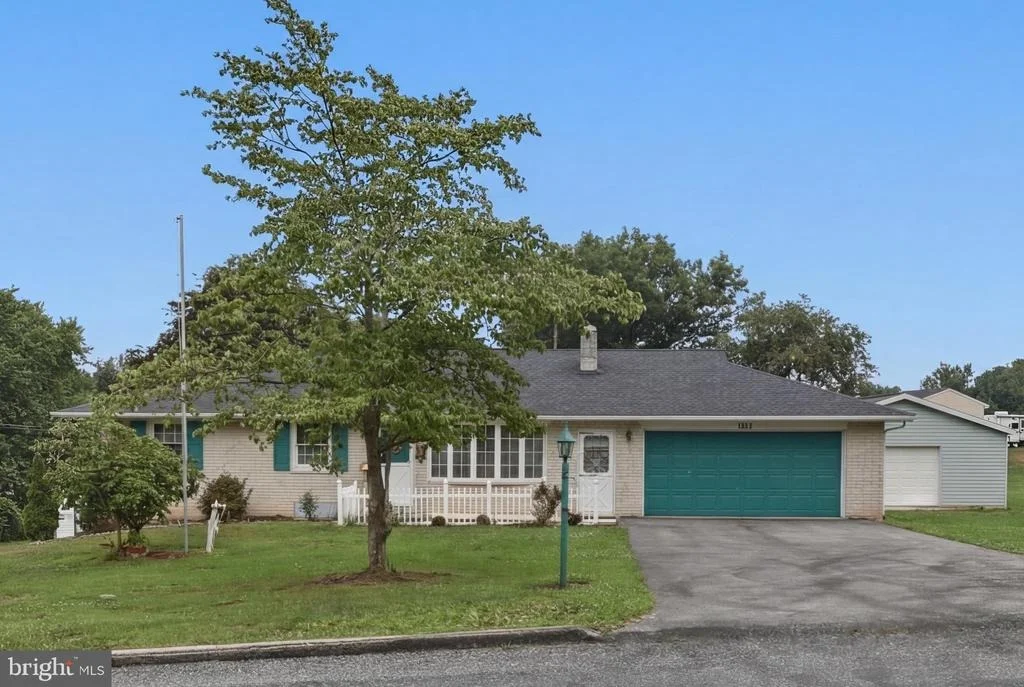 Photo of 5893 AMBAU ROAD