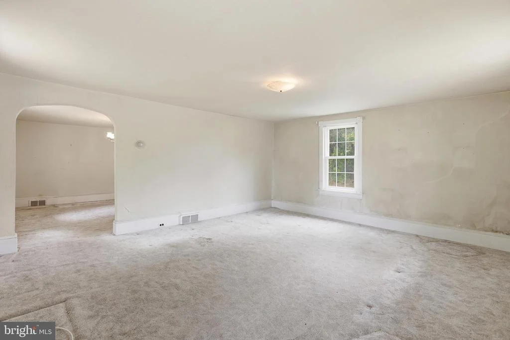 Photo of 523 HAY ROAD