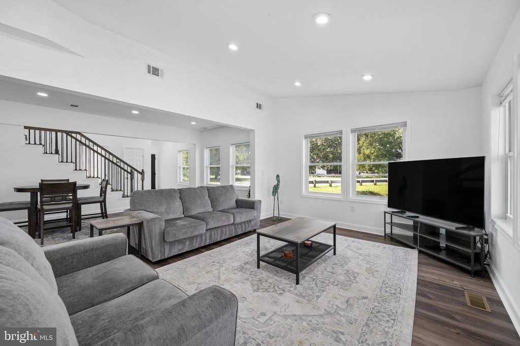 Photo of 456 DEALE ROAD