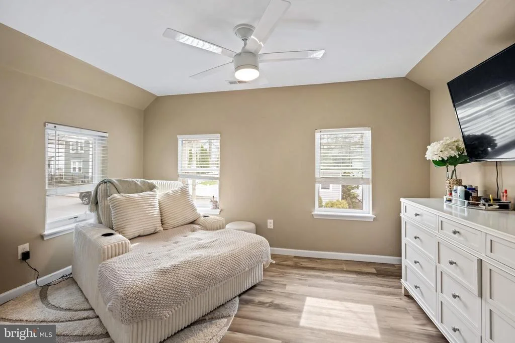 Photo of 215 BOULEVARD AVENUE