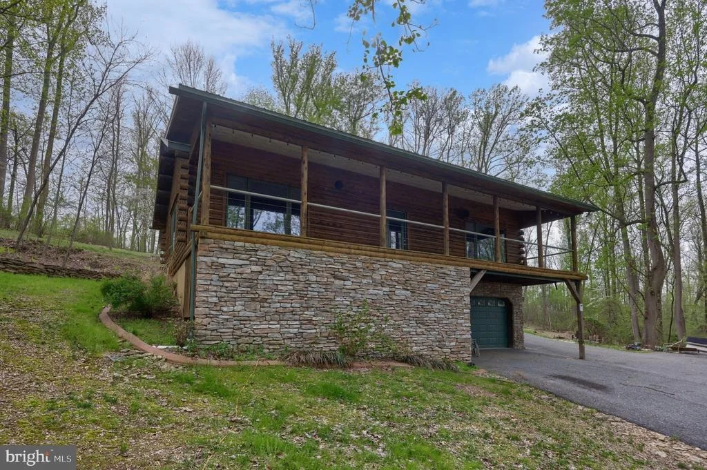 Photo of 171 FOX HOLLOW ROAD