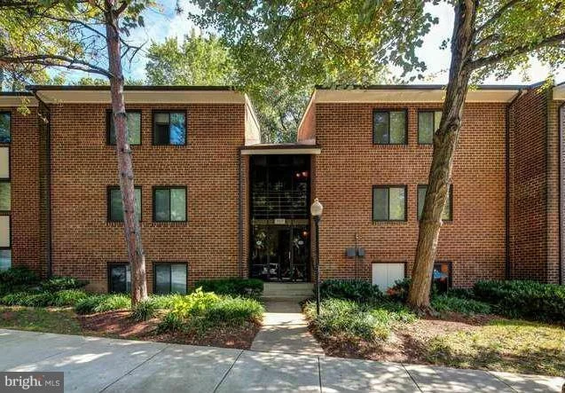 Photo of Unit 2A at 1523 NORTHGATE SQUARE