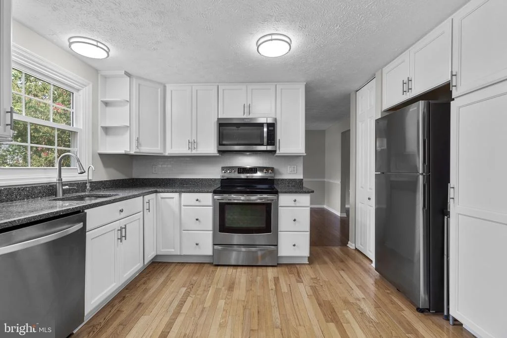 Photo of 8064 RED JACKET WAY