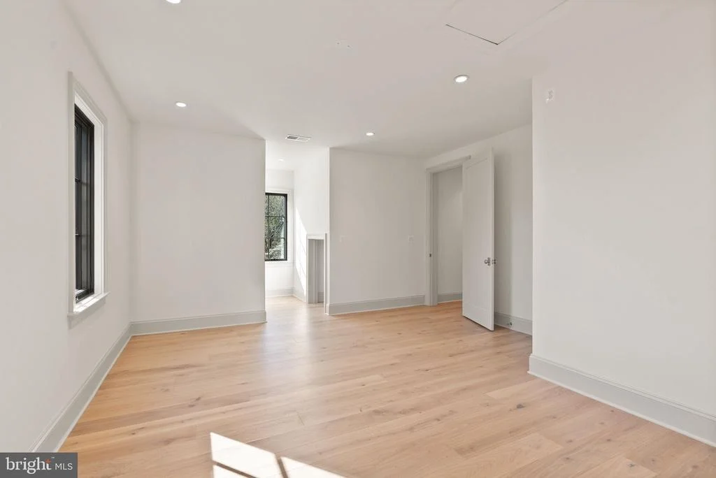 Photo of 1223 SOMERSET DRIVE
