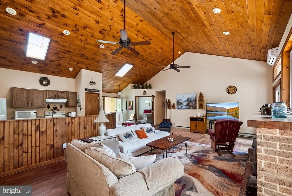 Photo of 365 PINNACLE DRIVE